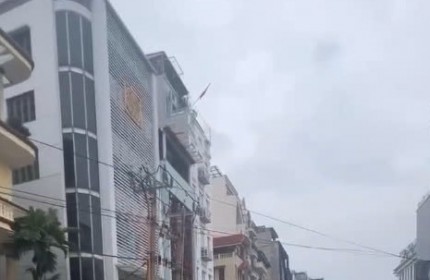 Sang nhượng Quán ăn ngõ ô tô Giang Văn Minh - 50m - 4 tầng KINH DOANH NHÀ HÀNG ĂN UỐNG.
